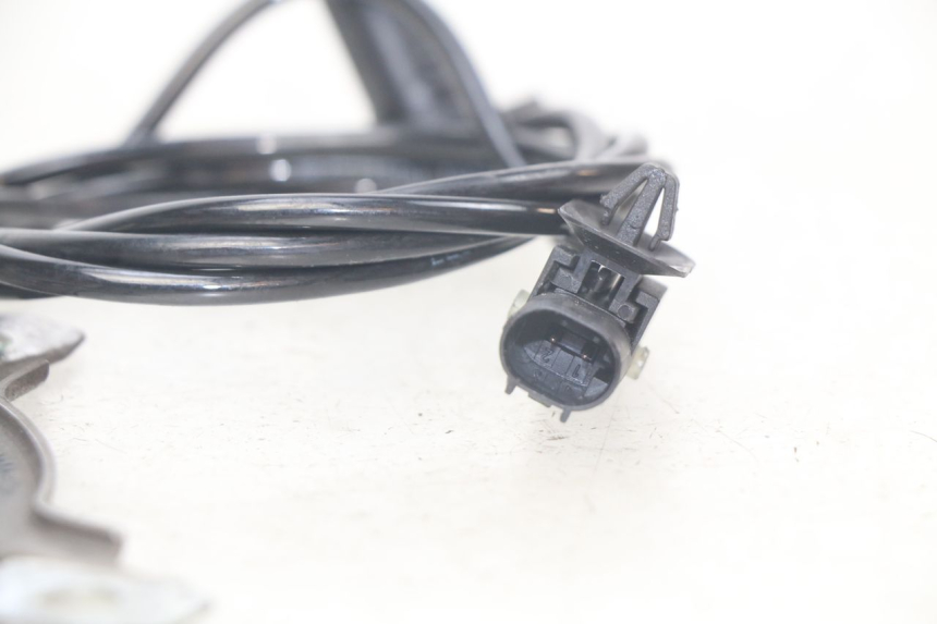 photo de FRONT ABS SENSOR APRILIA SRV 850 (2012 - 2017) - Zoom on usage condition