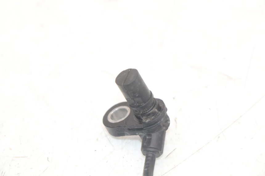 photo de FRONT ABS SENSOR HUSQVARNA SVARTPILEN 401 (2018 - 2023) - Technical close-up