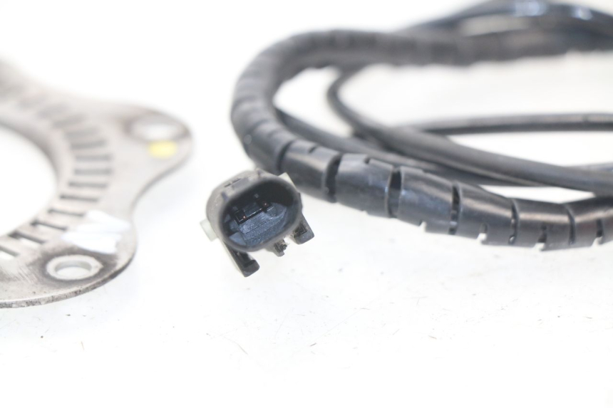 photo de FRONT ABS SENSOR PIAGGIO VESPA GTS IE ABS 300 (2016 - 2018) - Zoom on usage condition