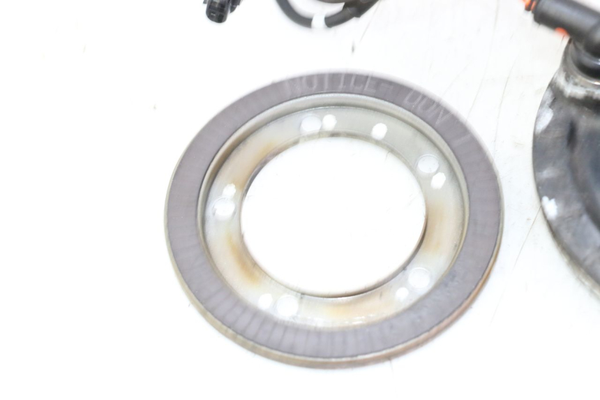 photo de FRONT ABS SENSOR YAMAHA X-MAX XMAX 125 (2010 - 2013) - Fixing points details