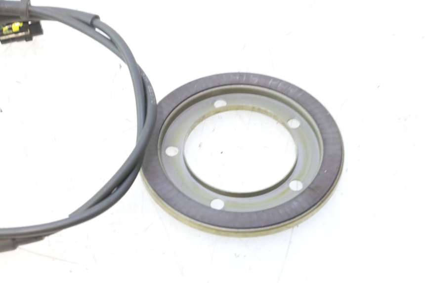 photo de FRONT ABS SENSOR YAMAHA X-MAX XMAX 125 (2010 - 2013) - Zoom on usage condition