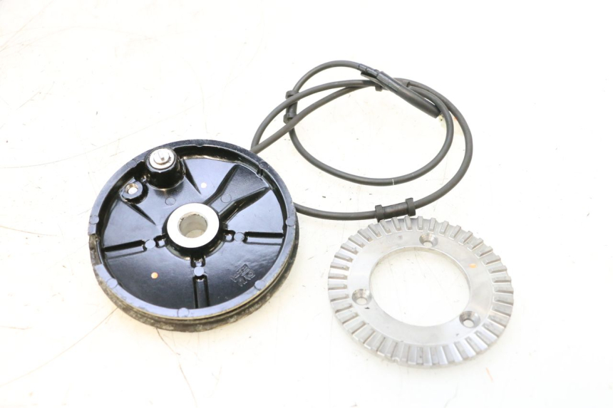 photo de FRONT ABS SENSOR YAMAHA XP T-MAX ABS 500 (2005 - 2005) - Fixing points details