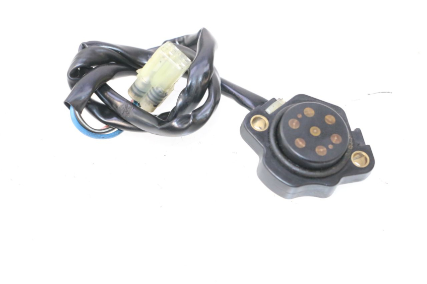 photo de NEUTRAL SENSOR SUZUKI SV S 650 (2003 - 2009) - Alternative perspective