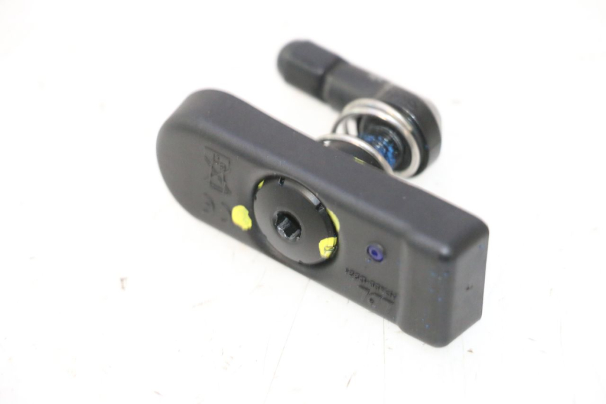photo de TYRE PRESSURE SENSOR HARLEY DAVIDSON ROAD GLIDE FLTRXSE 1920 (2018 - 2022) - Technical close-up