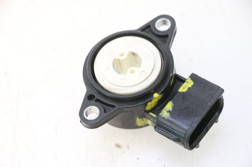photo de TPS SENSOR SUZUKI BURGMAN 125 (2007 - 2014) - Alternative perspective