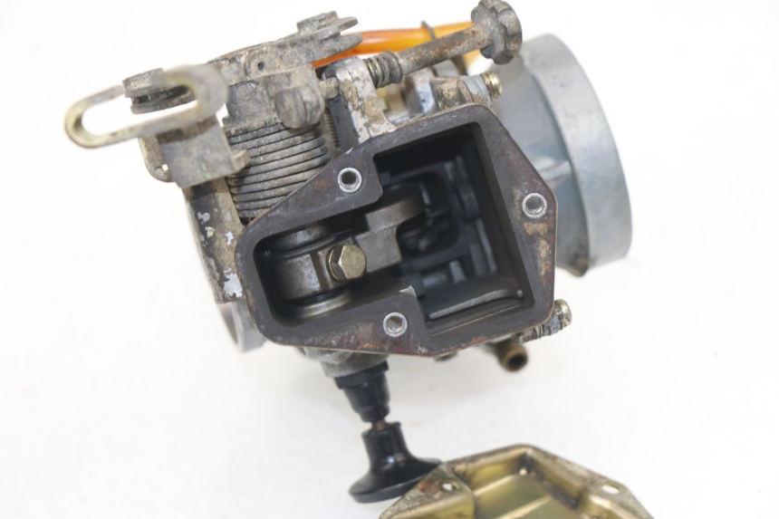 photo de CARBURETOR SUZUKI DR DJEBEL 600 (1985 - 1990) - Fixing points details