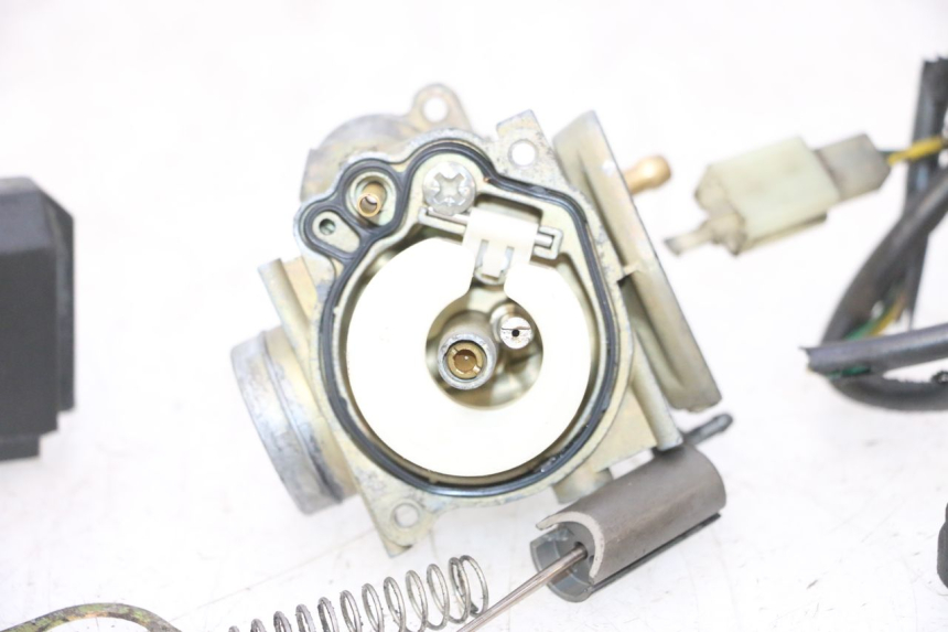 photo de CARBURETOR PEUGEOT ELYSTAR 50 (2002 - 2014) - Detailed visual inspection