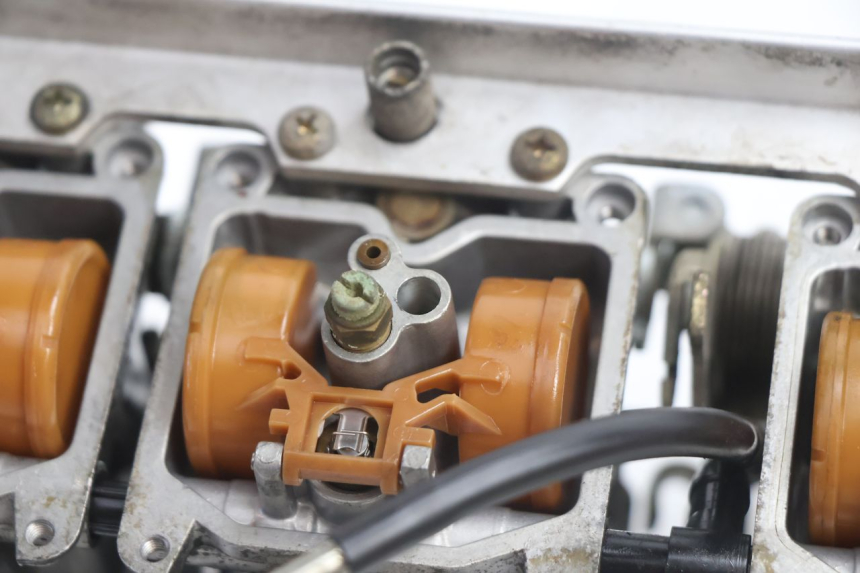 photo de CARBURETOR KAWASAKI GPX F ZX750F 750 (1986 - 1990) - Additional view of the item