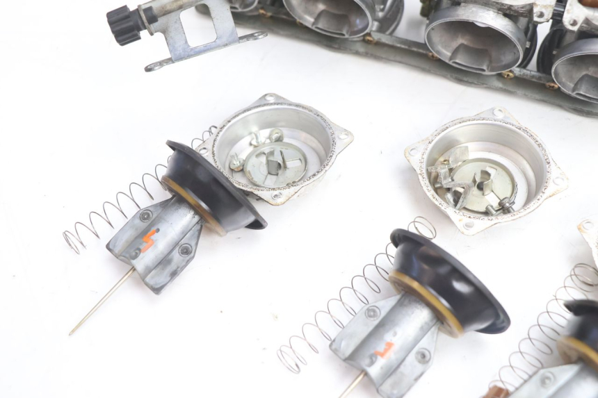 photo de CARBURETOR KAWASAKI GPX F ZX750F 750 (1986 - 1990) - High-resolution close-up