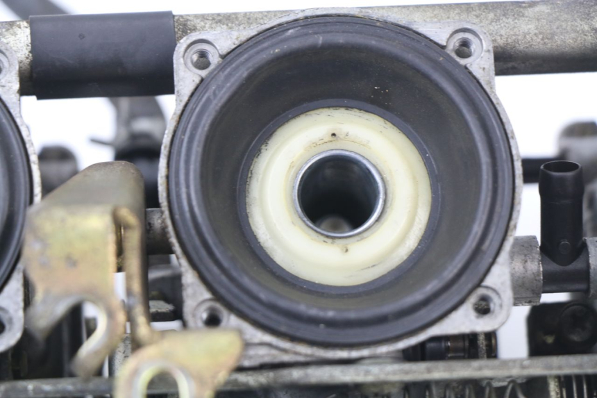 photo de CARBURETOR SUZUKI GSF N BANDIT 600 (1996 - 1999) - Alternative angle