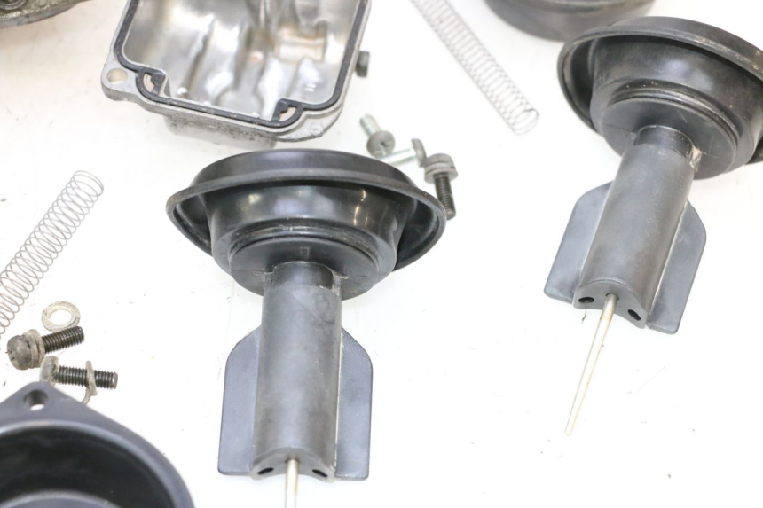 photo de CARBURETOR SUZUKI GSX F GSXF 750 (1988 - 1998) - Surface and material condition
