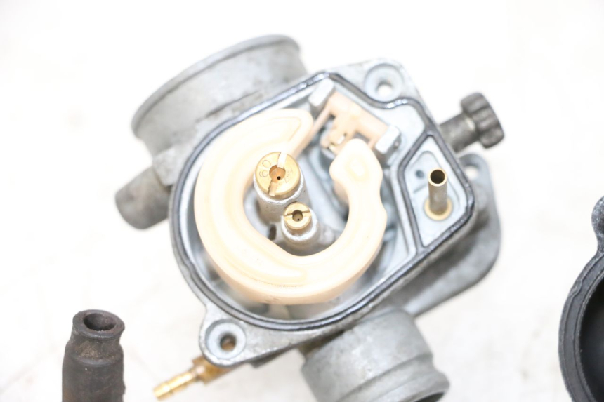 photo de CARBURETOR PEUGEOT KISBEE 2T 50 (2010 - 2017) - High-resolution close-up