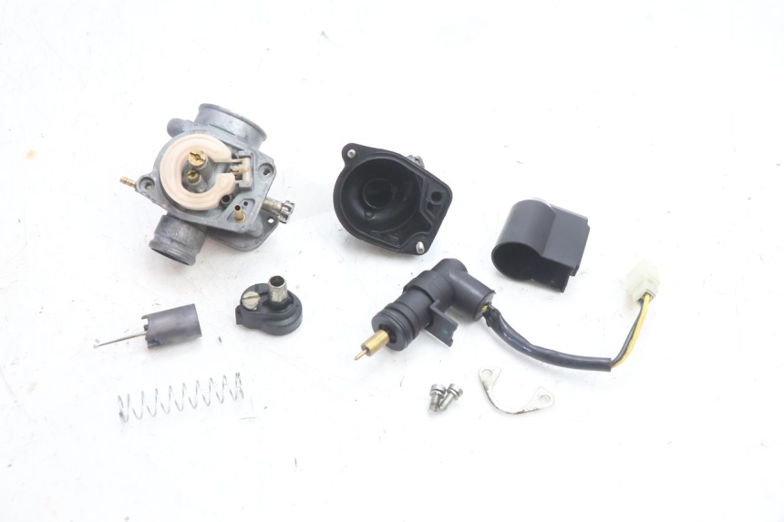 photo de CARBURETOR PEUGEOT KISBEE 2T 50 (2010 - 2017) - Surface and material condition
