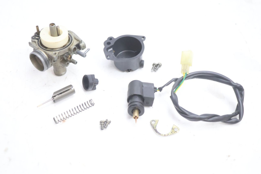 photo de CARBURETOR PEUGEOT TKR TREKKER FURIOUS 50 (2005 - 2014) - Surface and material condition