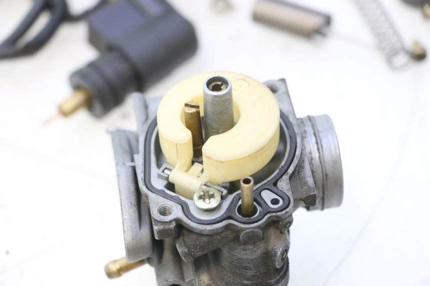 photo de CARBURETOR PEUGEOT TREKKER 50 (1995 - 2004) - High-resolution close-up
