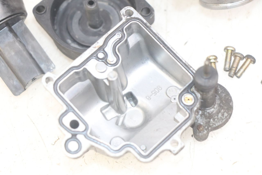 photo de CARBURETOR SUZUKI UH BURGMAN 125 (2002 - 2006) - Detailed visual inspection