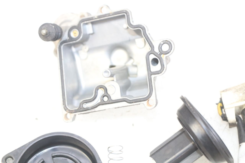 photo de CARBURETOR PEUGEOT V-CLIC VCLIC 50 (2007 - 2013) - Distinctive features