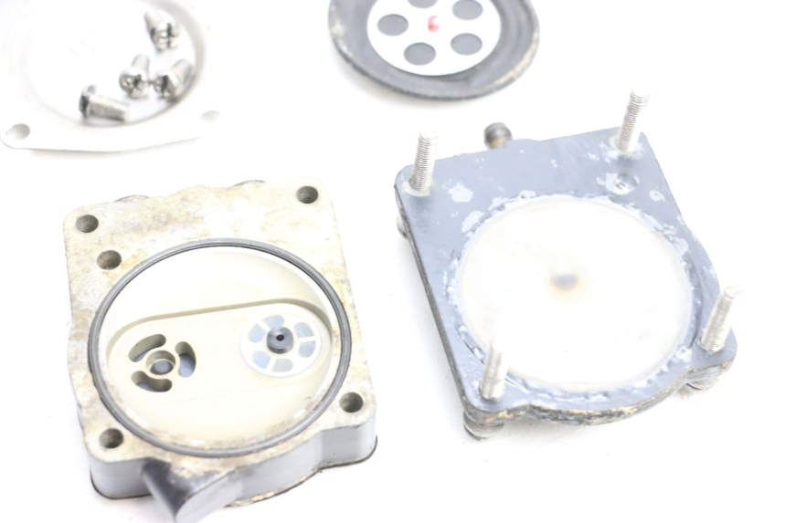 photo de CARBURETOR YAMAHA WAVE RUNNER GP R 1200 (2000 - 2003) - Distinctive features
