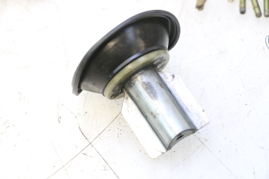 photo de CARBURETOR PIAGGIO X9 EVOLUTION 125 (2003 - 2007) - Fixing points details