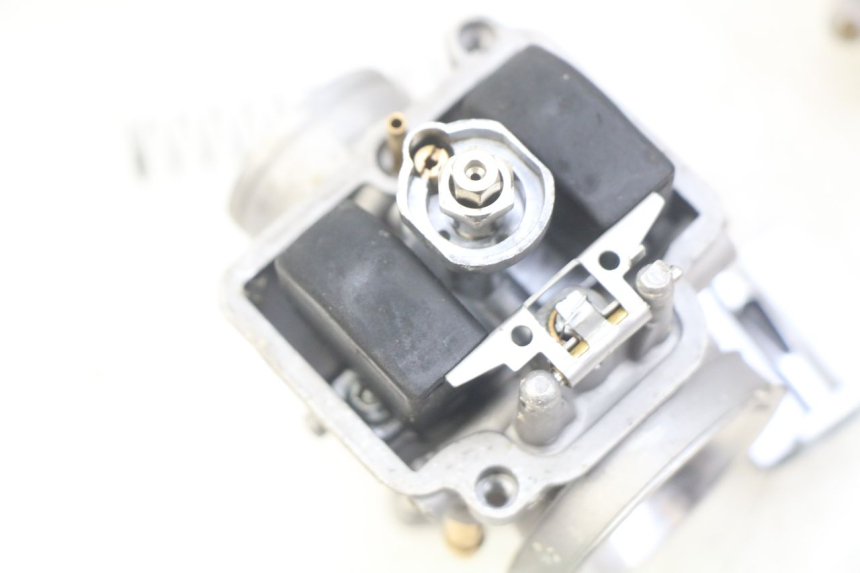photo de CARBURETOR PEUGEOT XP6 50 (1997 - 2003) - Detailed visual inspection