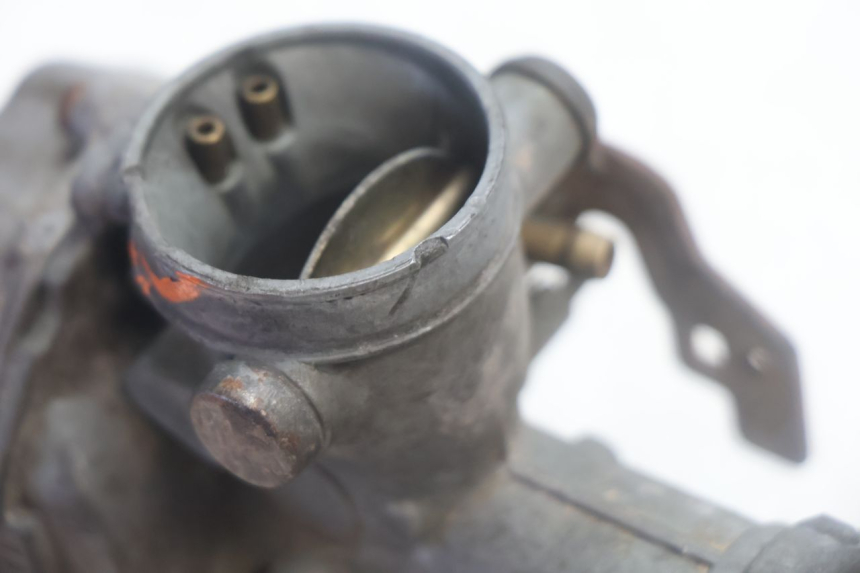 photo de CARBURETOR SMC XROAD 150 - Fixing points details