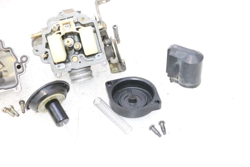 photo de CARBURETOR YIYING YY50QT-6 50 - Focus on structure