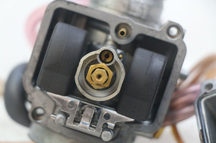photo de CARBURETOR YAMAHA YZ 85 (2019 - 2021) - High-resolution close-up
