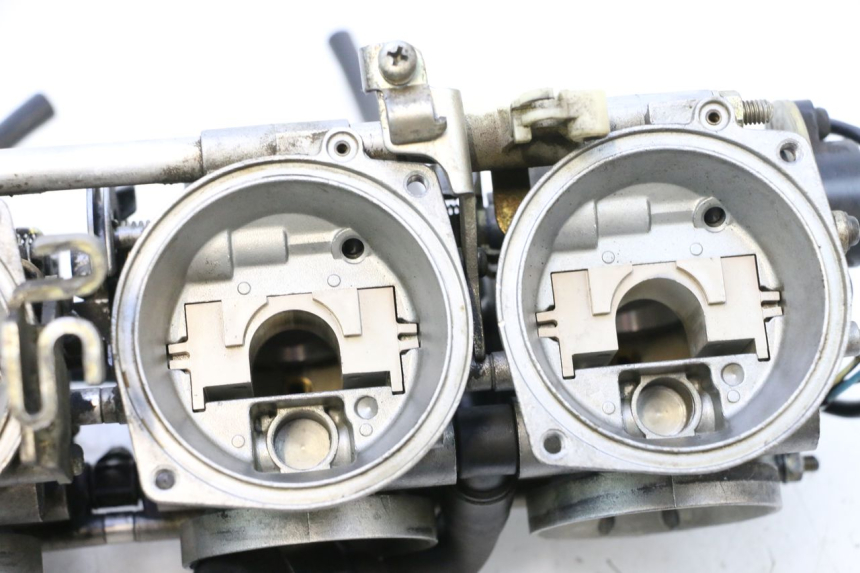 photo de CARBURETOR YAMAHA YZF R GENESIS 750 (1993 - 1998) - Spare part profile view
