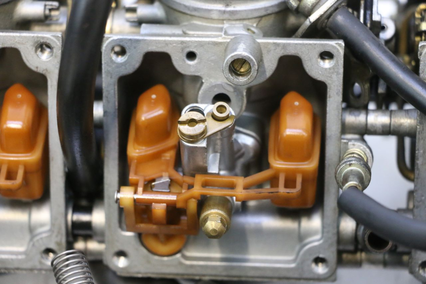 photo de CARBURETOR YAMAHA YZF R GENESIS 750 (1993 - 1998) - Technical close-up