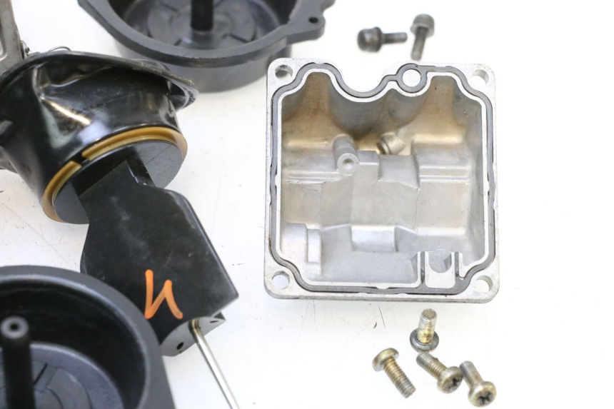 photo de CARBURETOR YAMAHA YZF R GENESIS 750 (1993 - 1998) - Surface and material condition