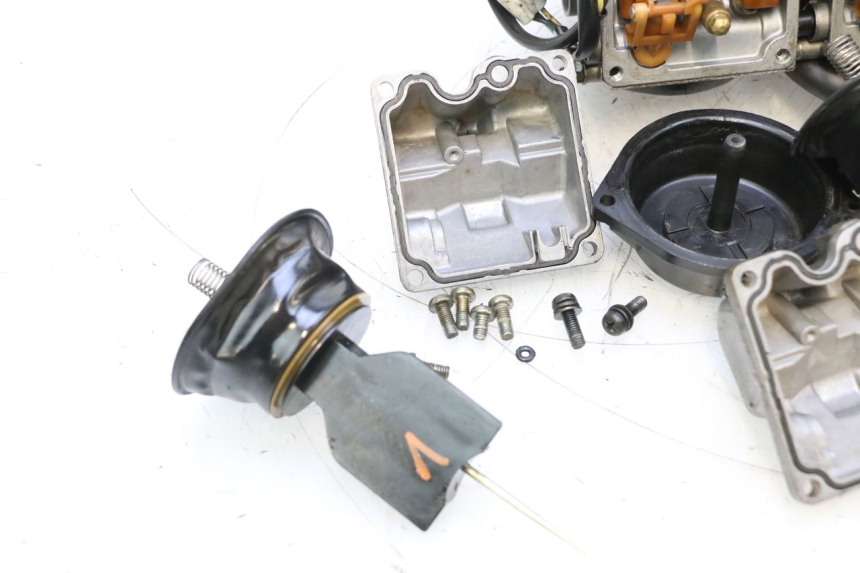 photo de CARBURETOR YAMAHA YZF R GENESIS 750 (1993 - 1998) - Additional view of the item