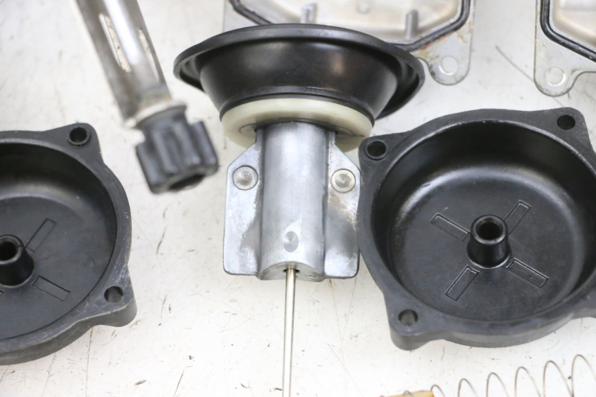 photo de CARBURETOR KAWASAKI ZR 7 750 (1999 - 2004) - Surface and material condition