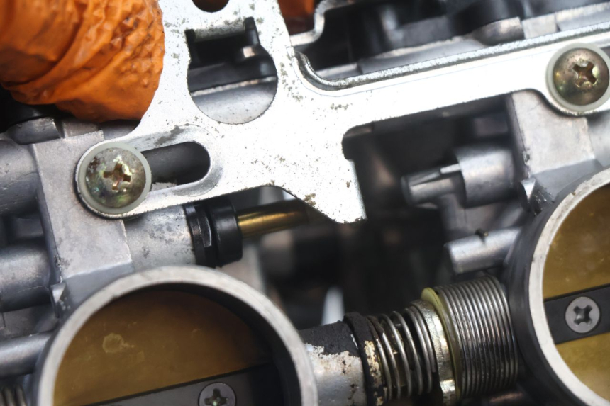 photo de CARBURETOR KAWASAKI ZX-6R ZX6R 600 (1995 - 1997) - Zoom on usage condition