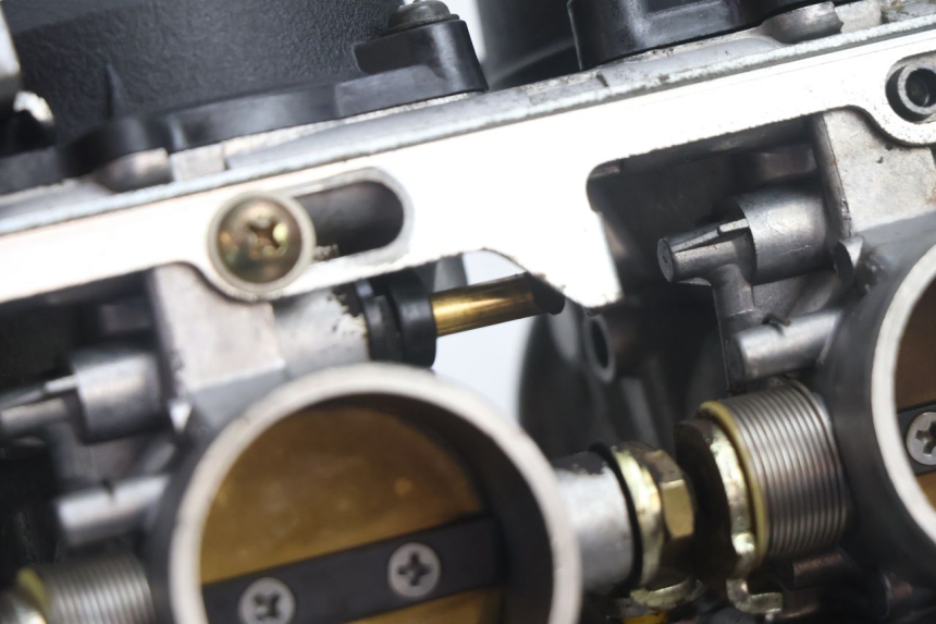 photo de CARBURETOR KAWASAKI ZX-6R ZX6R 600 (1995 - 1997) - Alternative perspective