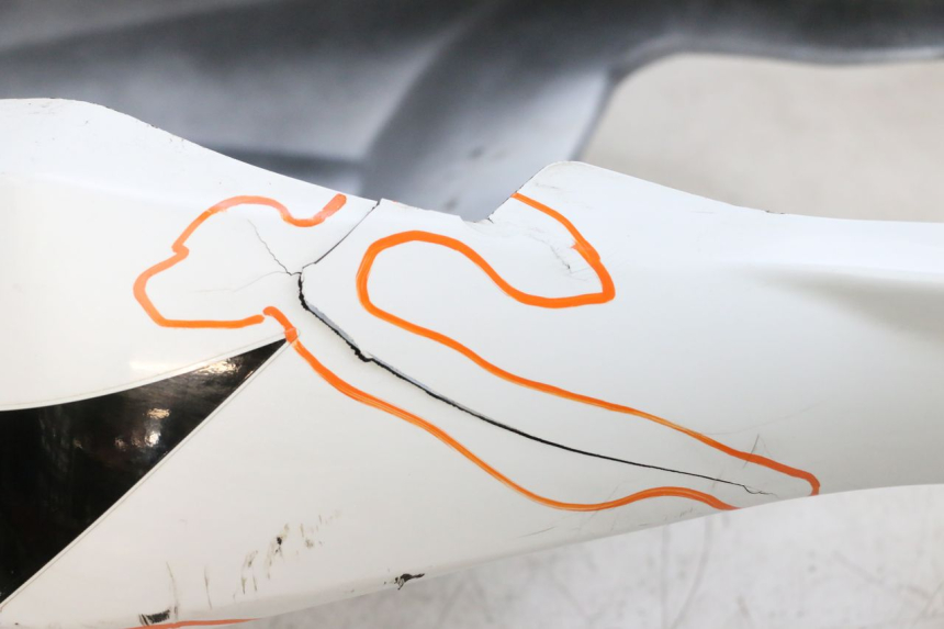 photo de REAR PANEL SUZUKI GSXR GSX-R 1000 (2003 - 2004) - Technical close-up