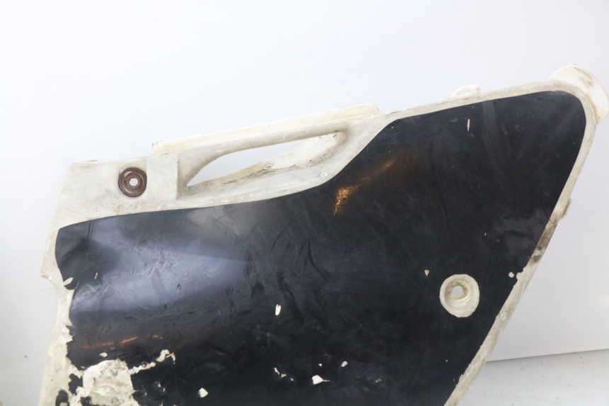 photo de REAR FAIRING KAWASAKI KX 250 (1994 - 1998) - Fixing points details