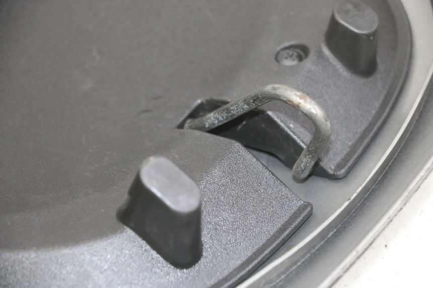 photo de REAR PANEL PIAGGIO MP3 LT 400 (2007 - 2012) - Zoom on usage condition