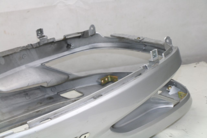 photo de REAR PANEL SYM JOYRIDE 125 (2002 - 2009) - Surface and material condition