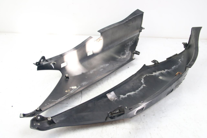 photo de REAR FAIRING YAMAHA XMAX X-MAX 125 (2006 - 2009) - Surface and material condition