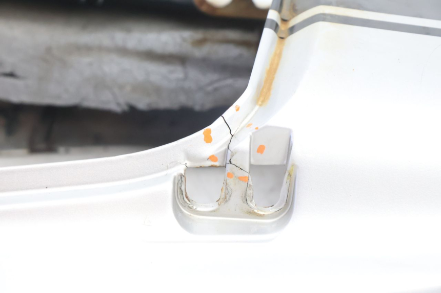 photo de REAR PANEL YAMAHA XJR 1300 (1998 - 2002) - Zoom on usage condition