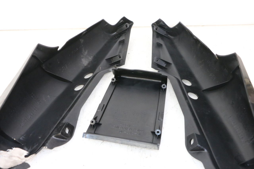 photo de REAR PANEL YAMAHA FZS FAZER 600 (2001 - 2003) - Component detail