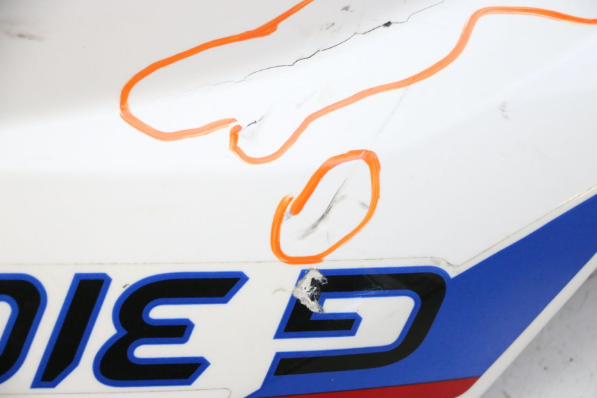photo de RIGHT FUEL TANK PANEL BMW G310 R 310 (2016 - 2020) - Detailed visual inspection
