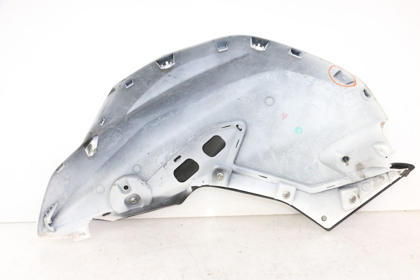 photo de RIGHT FUEL TANK PANEL BMW G310 R 310 (2016 - 2020) - Fixing points details