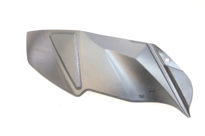 photo de RIGHT TANK FAIRING SUZUKI GSR 750 (2011 - 2017) - Main view