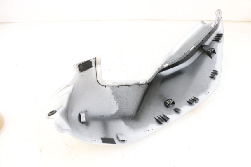 photo de RIGHT FUEL TANK PANEL YAMAHA MT-07 MT07 ABS 700 (2018 - 2020) - Zoom on usage condition