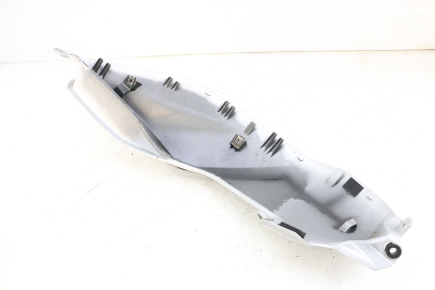 photo de RIGHT FUEL TANK PANEL YAMAHA MT-07 MT07 ABS 700 (2018 - 2020) - Fixing points details
