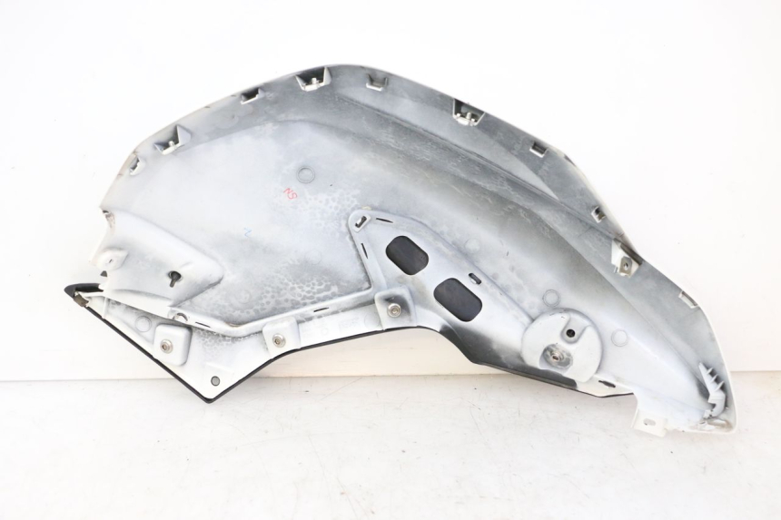 photo de LEFT FUEL TANK PANEL BMW G310 R 310 (2016 - 2020) - Surface and material condition