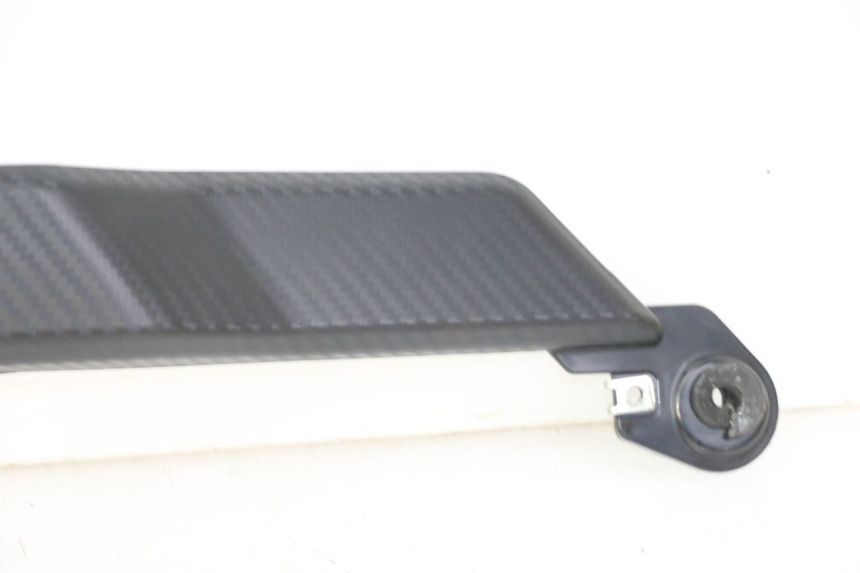 photo de LEFT FUEL TANK PANEL KIDEN KD125-G 125 (2018 - 2022) - Alternative perspective