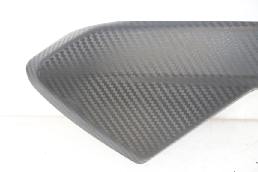 photo de LEFT FUEL TANK PANEL KIDEN KD125-G 125 (2018 - 2022) - Technical close-up