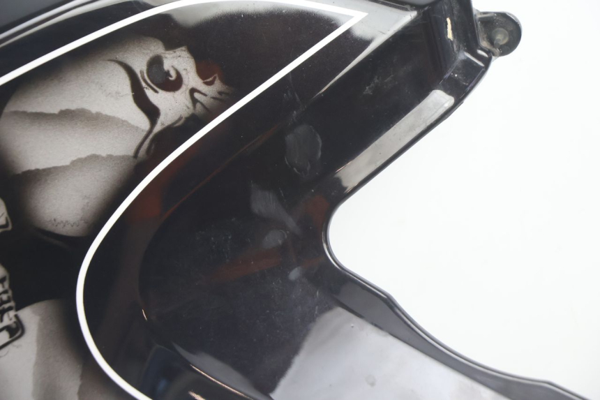 photo de LEFT FUEL TANK PANEL CAN-AM SPYDER RS 1000 (2008 - 2012) - Alternative perspective